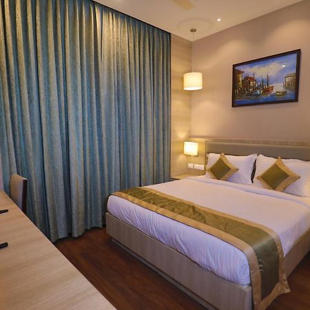 Отель Goa Country Club Гургаон Экстерьер фото