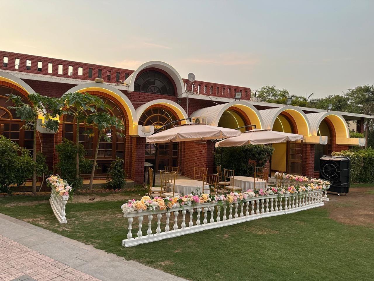 Отель Goa Country Club Гургаон Экстерьер фото